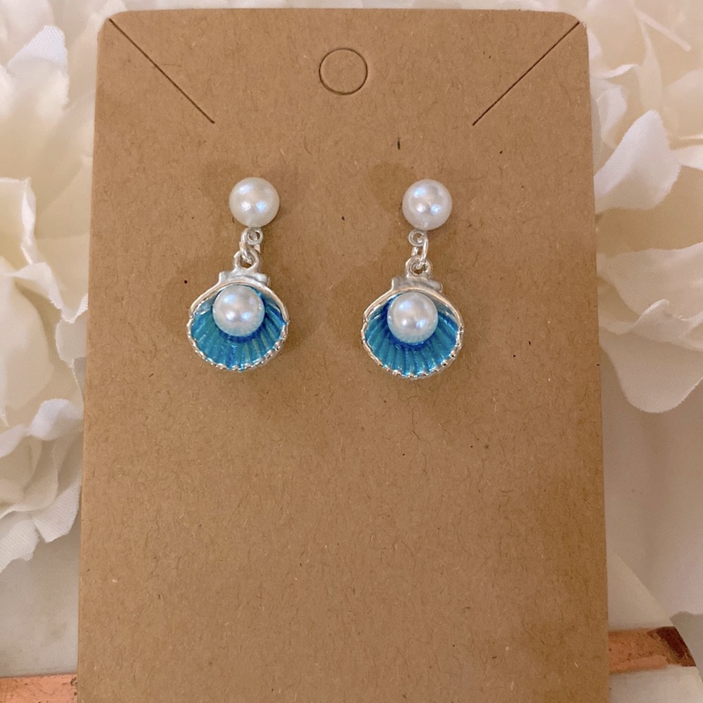 blue and Silver Clamshell and Pearl Dangly Earrings NWT